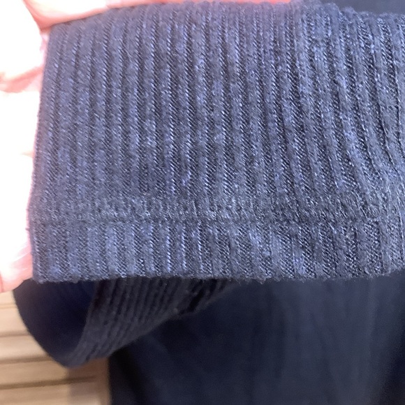 Abercrombie & Fitch Blue Light Weight Sweater Size M - Picture 3 of 7